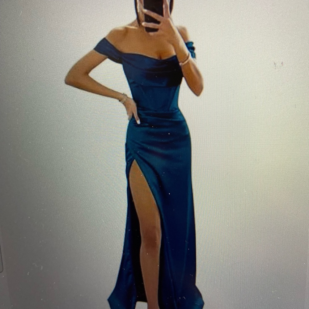 Elegant Off-Shoulder Navy Blue Evening Gown